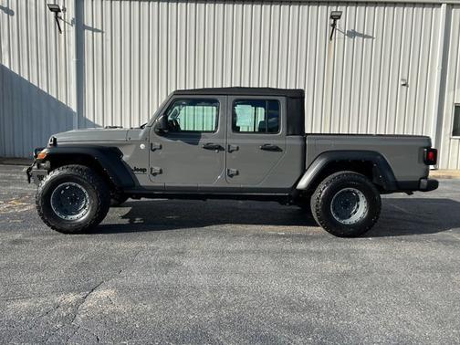 2021 Jeep Gladiator Sport