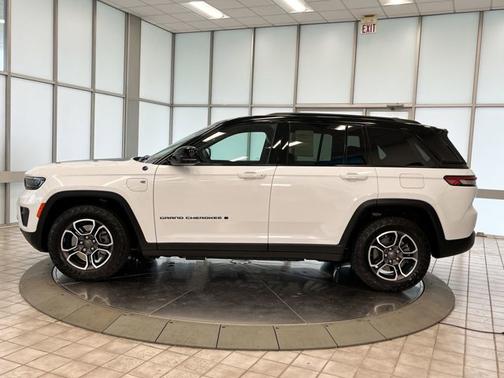 2022 Jeep Grand Cherokee 4xe Trailhawk