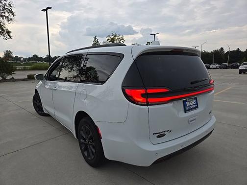2021 Chrysler Pacifica Touring
