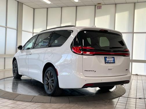 2021 Chrysler Pacifica Touring