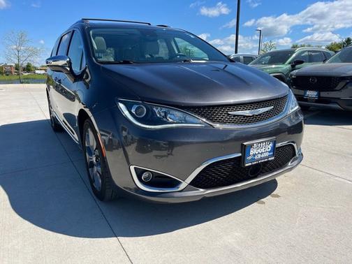 Granite Crystal Metallic Clearcoat 2018 Chrysler Pacifica Limited