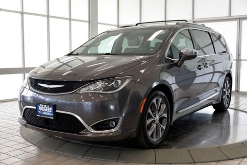 Granite Crystal Metallic Clearcoat 2018 Chrysler Pacifica Limited