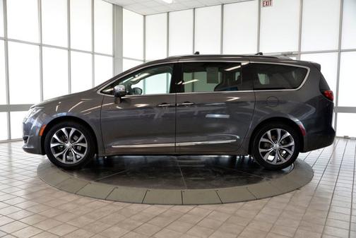 Granite Crystal Metallic Clearcoat 2018 Chrysler Pacifica Limited