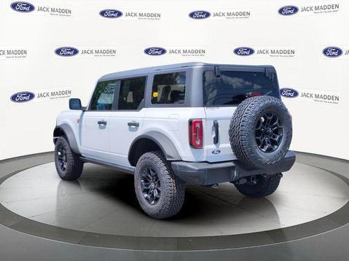 Oxford White 2026 Ford Bronco Badlands