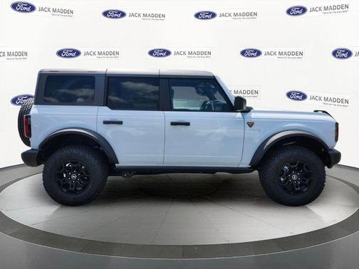 Oxford White 2026 Ford Bronco Badlands