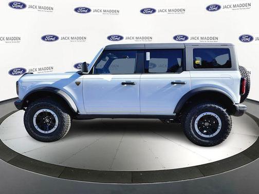 Oxford White 2025 Ford Bronco Badlands