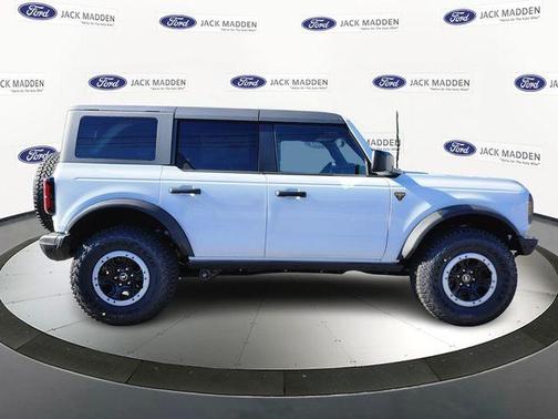 Oxford White 2025 Ford Bronco Badlands