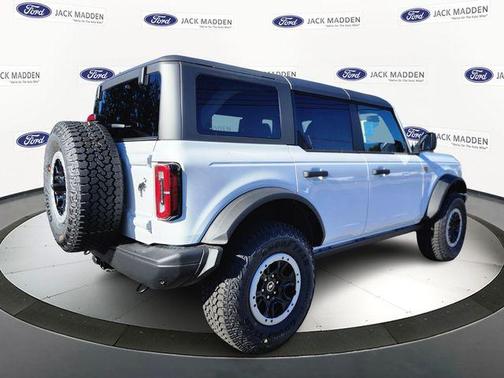 Oxford White 2025 Ford Bronco Badlands