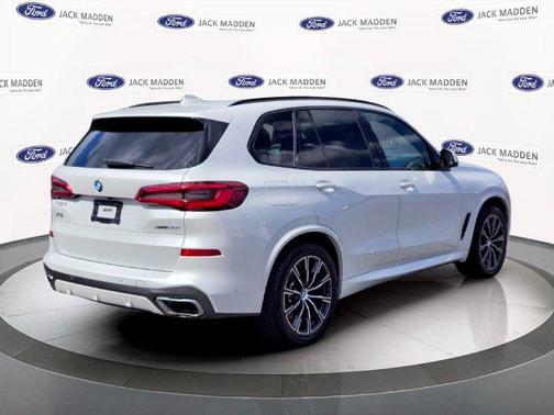 Mineral White Metallic 2019 BMW X5 xDrive50i