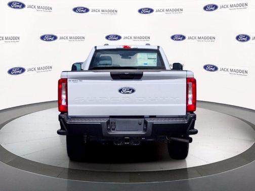 Oxford White 2027 Ford F-350 XL