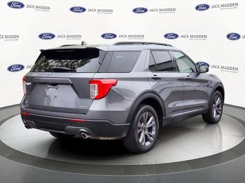 Gray Metallic 2022 Ford Explorer XLT