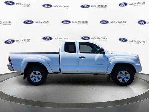 Super White 2015 Toyota Tacoma Base