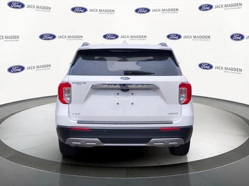 White Metallic 2022 Ford Explorer XLT
