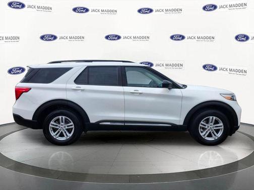 White Metallic 2022 Ford Explorer XLT