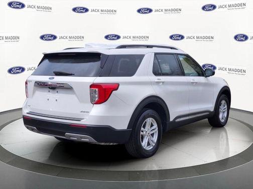 White Metallic 2022 Ford Explorer XLT