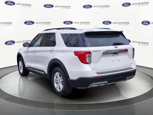 White Metallic 2022 Ford Explorer XLT