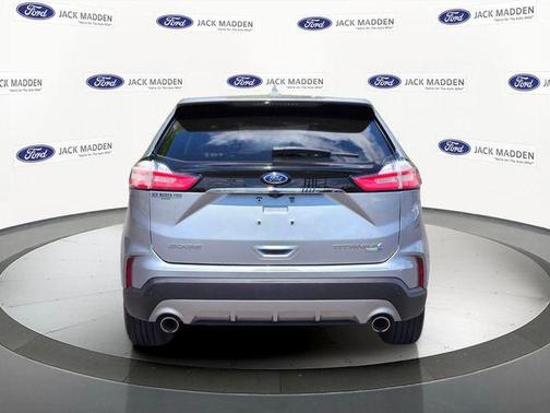 Silver Metallic 2020 Ford Edge Titanium