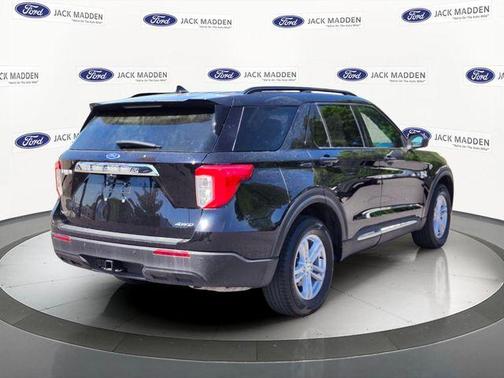 Black Metallic 2022 Ford Explorer XLT