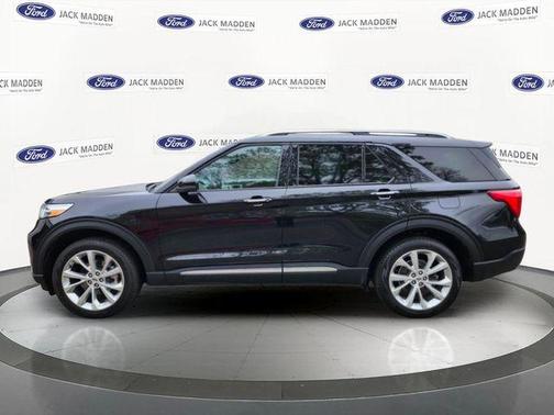 Black Metallic 2022 Ford Explorer Platinum