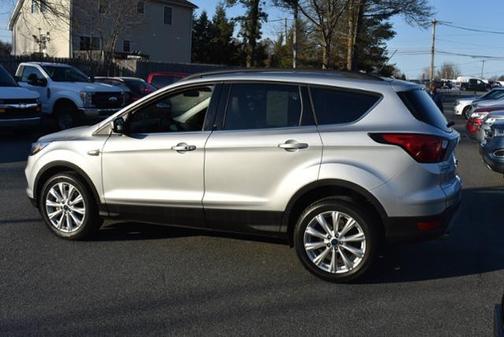 Photo 3 of 22 of 2019 Ford Escape SEL