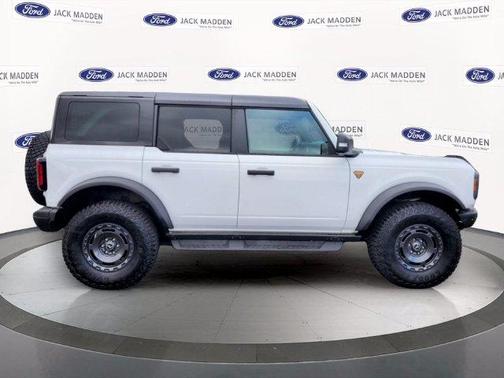 Oxford White 2024 Ford Bronco Badlands