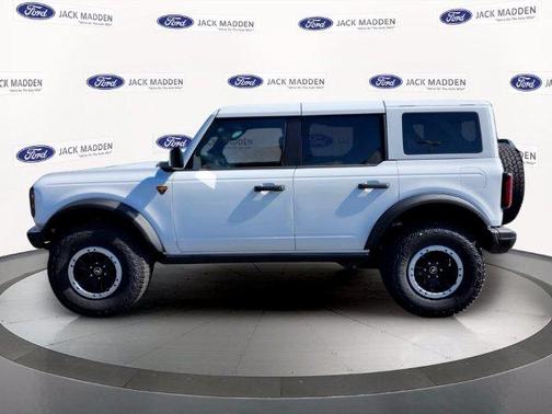 Oxford White 2026 Ford Bronco Badlands