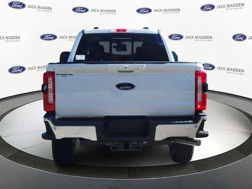 Oxford White 2026 Ford F-350 Lariat Super Duty