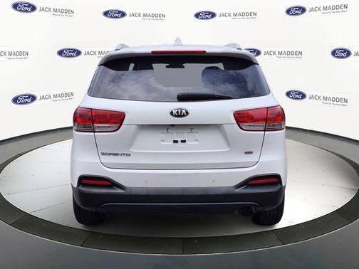 Snow White Pearl 2018 Kia Sorento LX