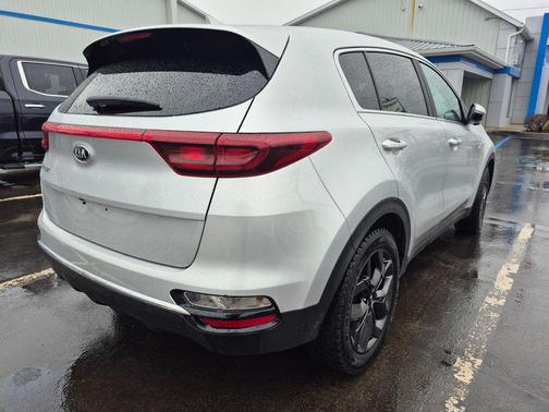 Sparkling Silver 2022 Kia Sportage LX