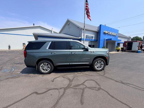 Frosted Pine Metallic 2024 GMC Yukon SLT