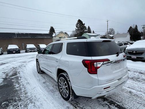2024 GMC Acadia Denali