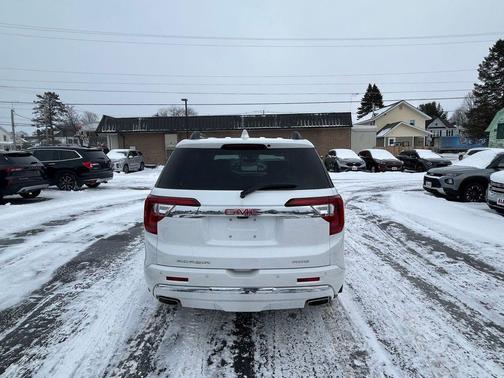 2024 GMC Acadia Denali