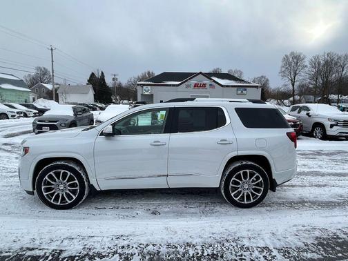 2024 GMC Acadia Denali