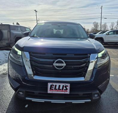 2022 Nissan Pathfinder SL 4WD