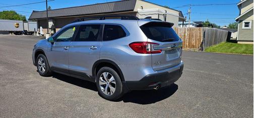 Ice Silver Metallic 2023 Subaru Ascent Premium 8-Passenger
