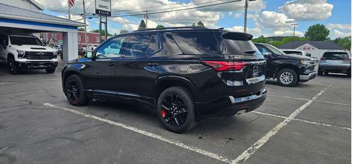 Mosaic Black Metallic 2023 Chevrolet Traverse Premier