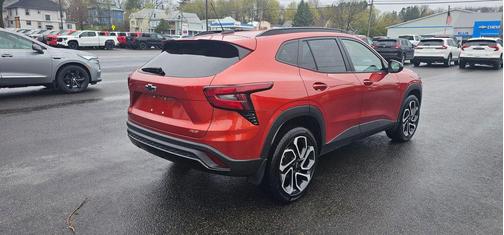 Cayenne Orange Metallic 2024 Chevrolet Trax FWD 2RS