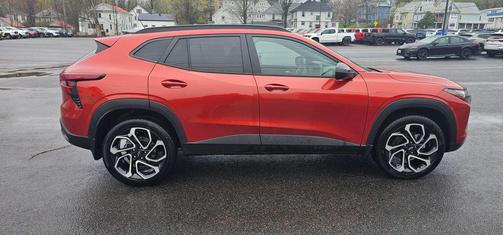 Cayenne Orange Metallic 2024 Chevrolet Trax FWD 2RS
