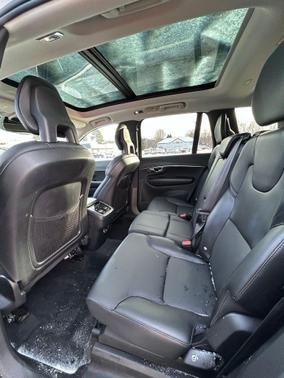 2020 Volvo XC90 T5 Momentum
