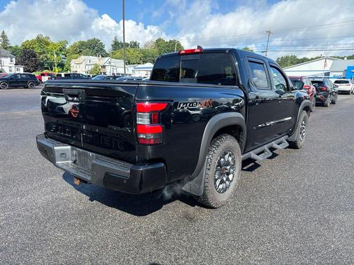 Super Black 2024 Nissan Frontier PRO-4X