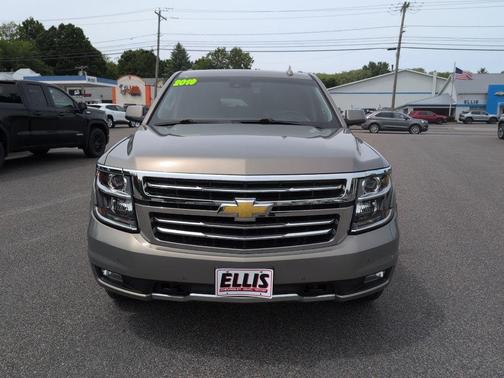 Pepperdust Metallic 2019 Chevrolet Suburban LT