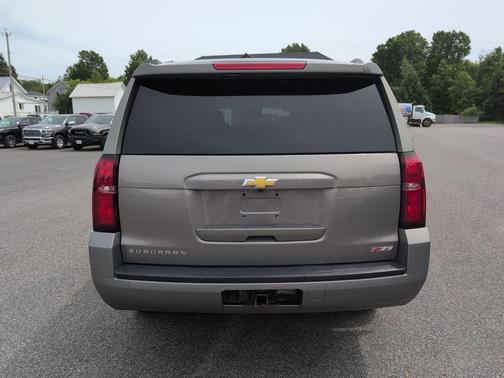Pepperdust Metallic 2019 Chevrolet Suburban LT