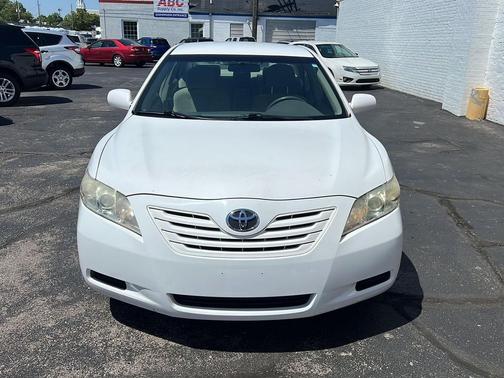 Super White 2007 Toyota Camry LE