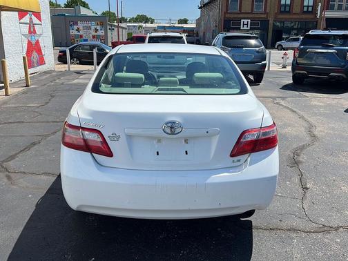Super White 2007 Toyota Camry LE