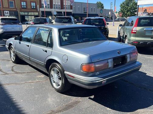 1991 Pontiac Bonneville LE