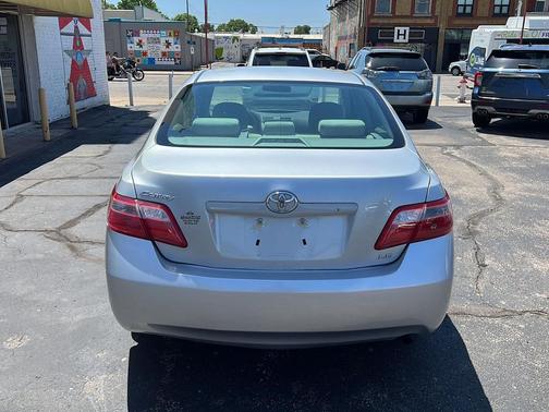 Titanium Metallic 2007 Toyota Camry LE