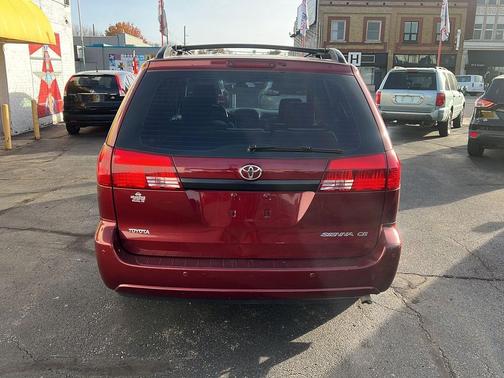2005 Toyota Sienna CE