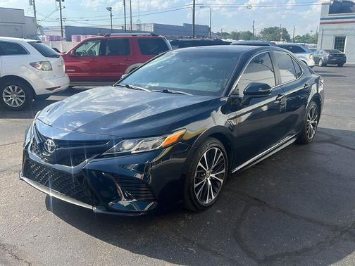 Galactic Aqua Mica 2020 Toyota Camry SE