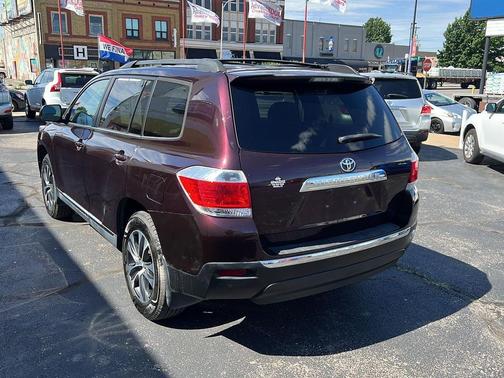 Sizzling Crimson Mica 2013 Toyota Highlander SE