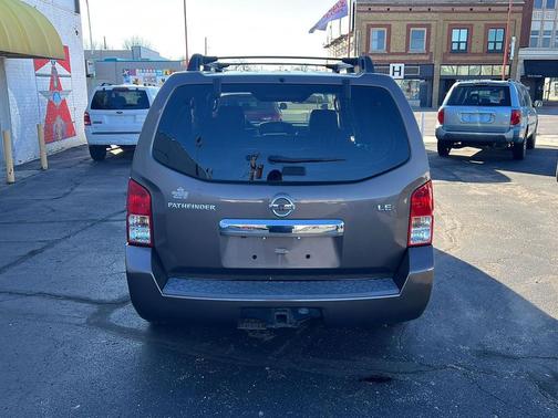 2008 Nissan Pathfinder LE